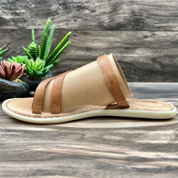 NIB Born Sassafrass Slip On Slide Thong Flat Sandal Brown Cognac Leather 8M 39 - Picture 7 of 12